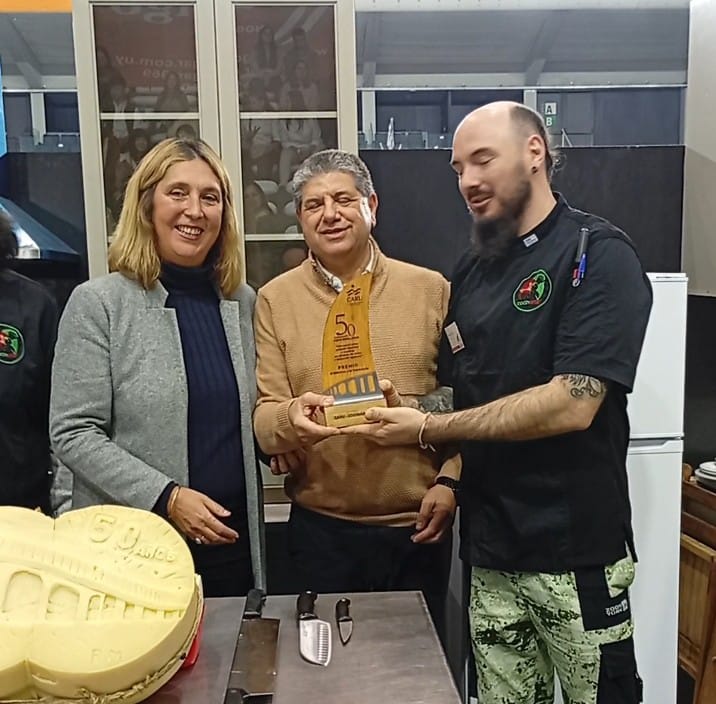 Cecilia Bottino, junto a los organizadores de Cocinarte..
